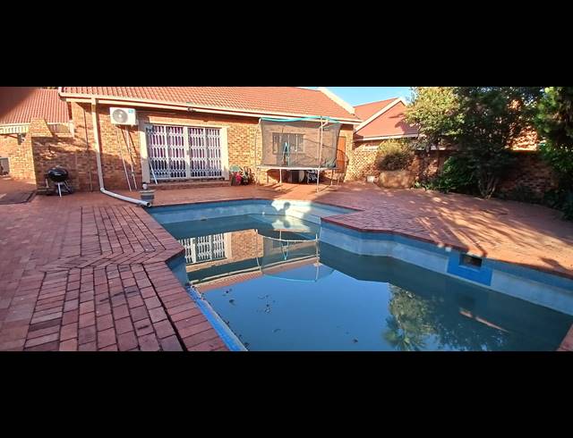 4 BEDROOM HOUSE FOR SALE IN VANDERBIJLPARK SE 3